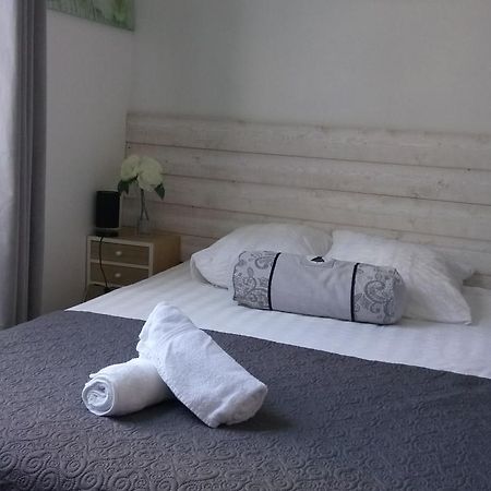 Maison De Ville Bed and Breakfast Magny-en-Vexin Buitenkant foto