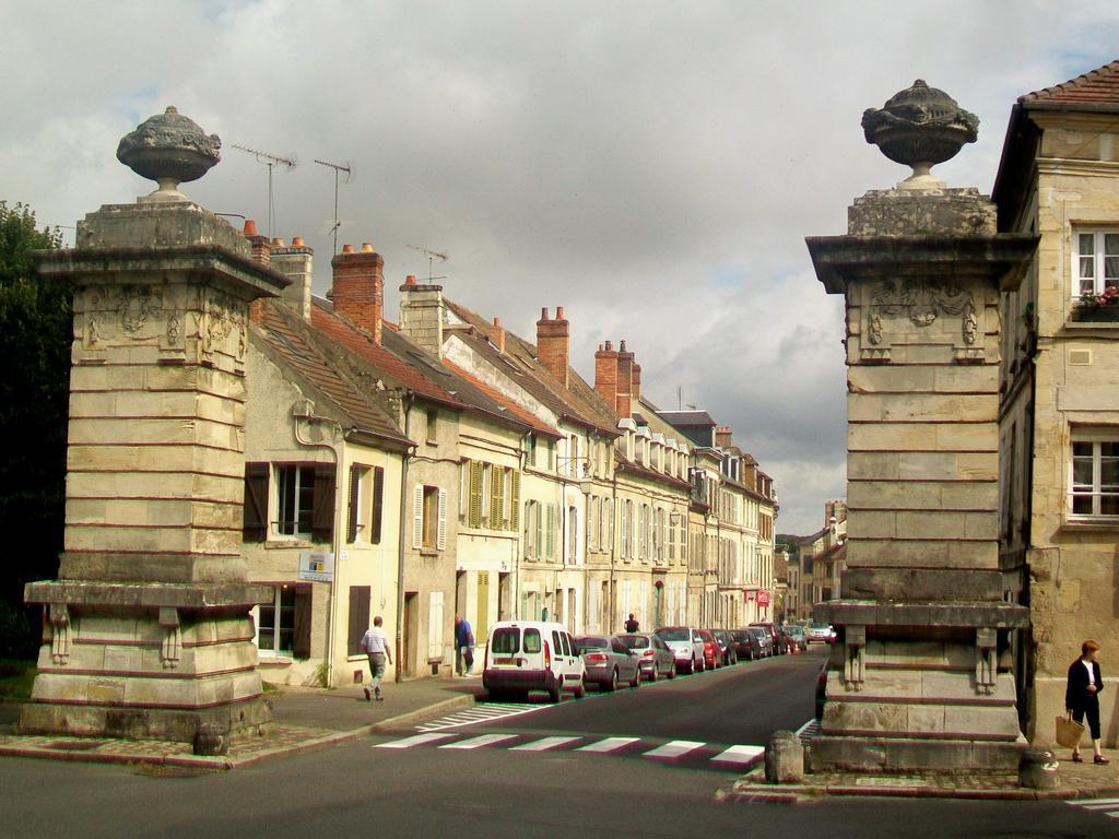 Maison De Ville Bed and Breakfast Magny-en-Vexin Buitenkant foto